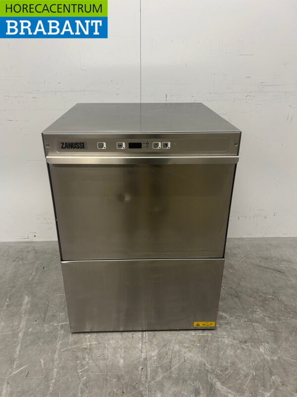 Lave-vaisselle Zanussi NUC3 en acier inoxydable Chargement frontal 400V Horeca