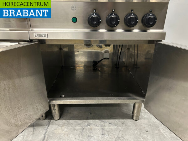 Ligne de cuisson Zanussi en acier inoxydable composée d'un bain-marie, d'une plaque de cuisson et d'une cuisinière à 4 brûleurs 140 cm 230V + 400V + GAZ Horeca – Image 6