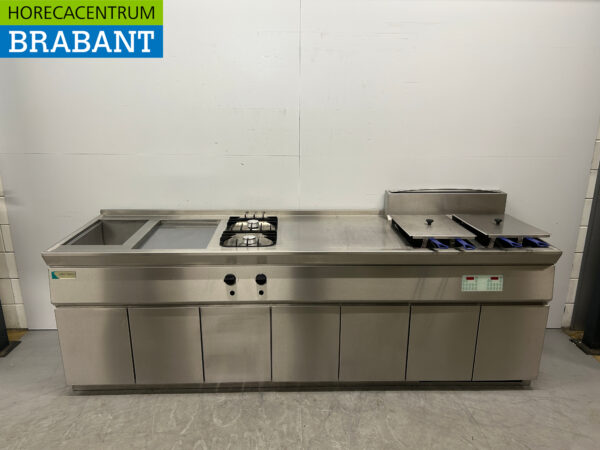 Acier inoxydable Kiremko Fado Ligne de cuisson Plaque de cuisson électrique à miroir / plancha, Double friteuse, Bain Marie et cuisinière 2 feux 275 cm 230V + Gaz naturel Horeca