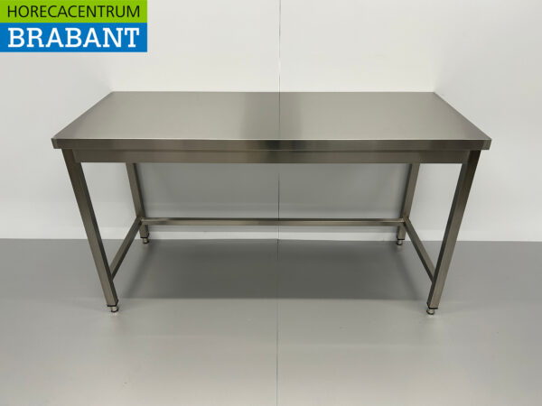 Table de travail en acier inoxydable Table en acier inoxydable Basic-line 150 x 60 x 85 cm Restauration