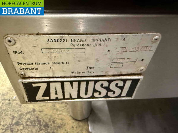 Plaque de cuisson à gaz Zanussi 8 feux en acier inoxydable 160 x 100 cm Horeca – Image 10
