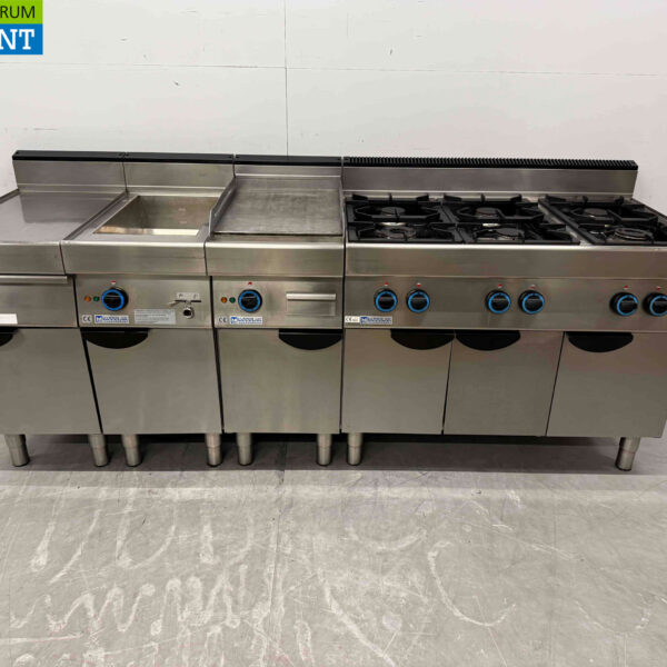 Acier inoxydable Ligne de cuisson modulaire composée d'une unité aveugle, d'un bain-marie, d'une plaque de cuisson et d'une cuisinière à 6 brûleurs 230 cm 230V + 400V + GAZ Horeca