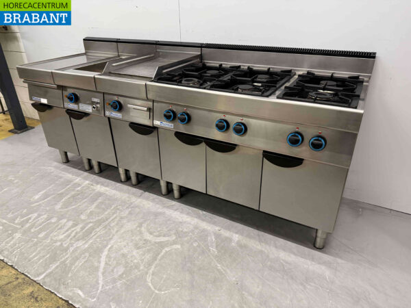 Acier inoxydable Ligne de cuisson modulaire composée d'une unité aveugle, d'un bain-marie, d'une plaque de cuisson et d'une cuisinière à 6 brûleurs 230 cm 230V + 400V + GAZ Horeca – Image 3