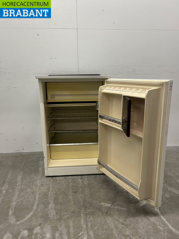 Réfrigérateur Refroidissement avec compartiment congélation 230V Horeca – Image 4