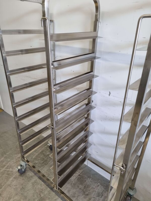 Chariot HCB Regal en acier inoxydable pour 18 bacs de lavage paniers de 50 x 50 cm Horeca – Image 4