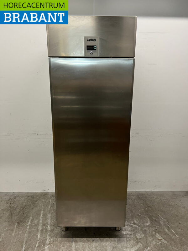 Réfrigérateur Zanussi en acier inoxydable Refroidissement 670 litres 230V Horeca