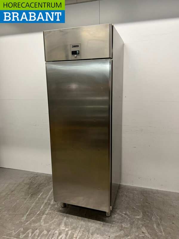 Réfrigérateur Zanussi en acier inoxydable Refroidissement 670 litres 230V Horeca – Image 3