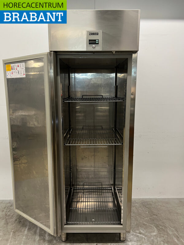 Réfrigérateur Zanussi en acier inoxydable Refroidissement 670 litres 230V Horeca – Image 4