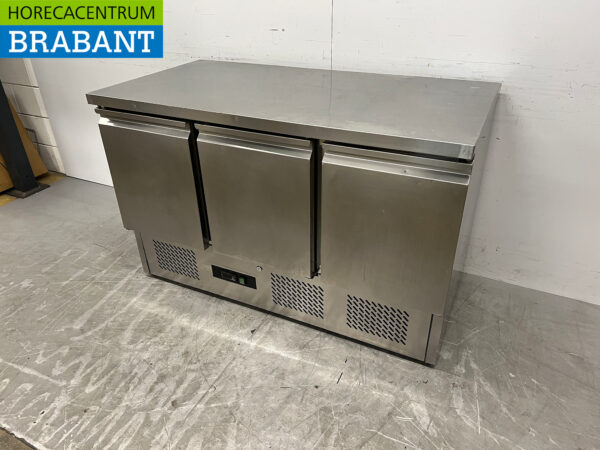 Établi réfrigéré Maxxfrost en acier inoxydable 3 portes 137 cm 230V Horeca – Image 2