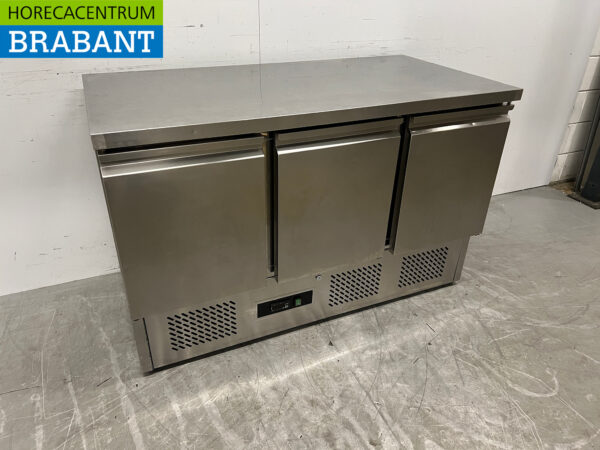 Établi réfrigéré Maxxfrost en acier inoxydable 3 portes 137 cm 230V Horeca – Image 3