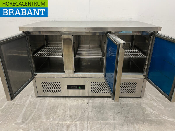 Établi réfrigéré Maxxfrost en acier inoxydable 3 portes 137 cm 230V Horeca – Image 4