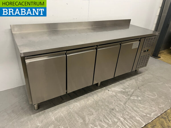 Établi réfrigéré en acier inoxydable 4 portes 223 cm 230V Horeca – Image 3