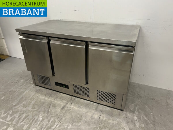 Établi réfrigéré en acier inoxydable 3 portes 137 cm 230V Horeca – Image 2