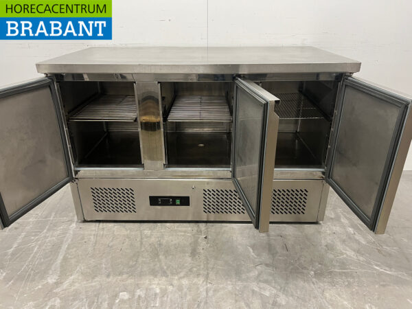 Établi réfrigéré en acier inoxydable 3 portes 137 cm 230V Horeca – Image 4