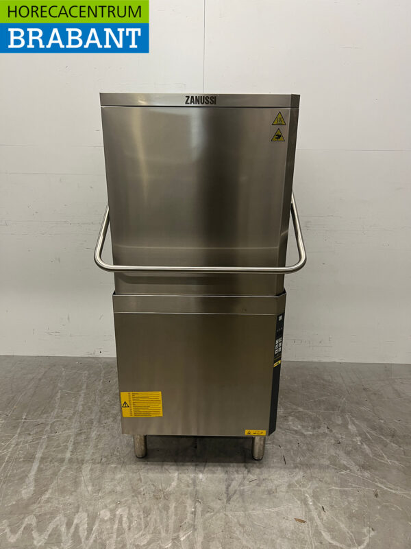 Lave-vaisselle coulissant Zanussi en acier inoxydable Pompe de vidange 400V Horeca