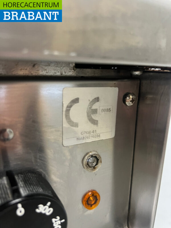 Plaque de cuisson Mareno en acier inoxydable 4 feux avec four 60 cm Gaz + 230V Horeca – Image 5