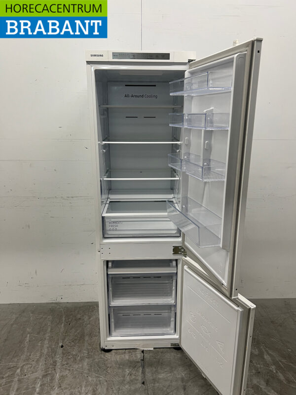 Samsung Réfrigérateur-congélateur encastrable 267 litres 230V – Image 4