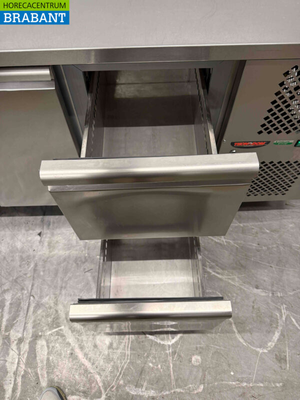 Acier inoxydable Tecnodom Établi réfrigéré 3 portes et 2 tiroirs 232,5 cm 230V Horeca – Image 4