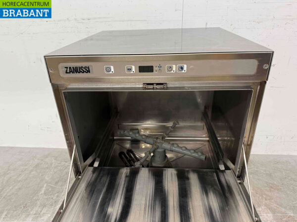 Lave-vaisselle Zanussi NUC3 en acier inoxydable avec pompe de vidange 230V Restauration – Image 4
