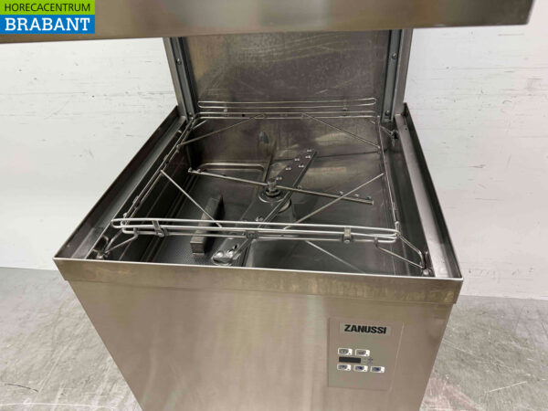Lave-vaisselle à passage Zanussi NHT en acier inoxydable 400V Horeca – Image 5