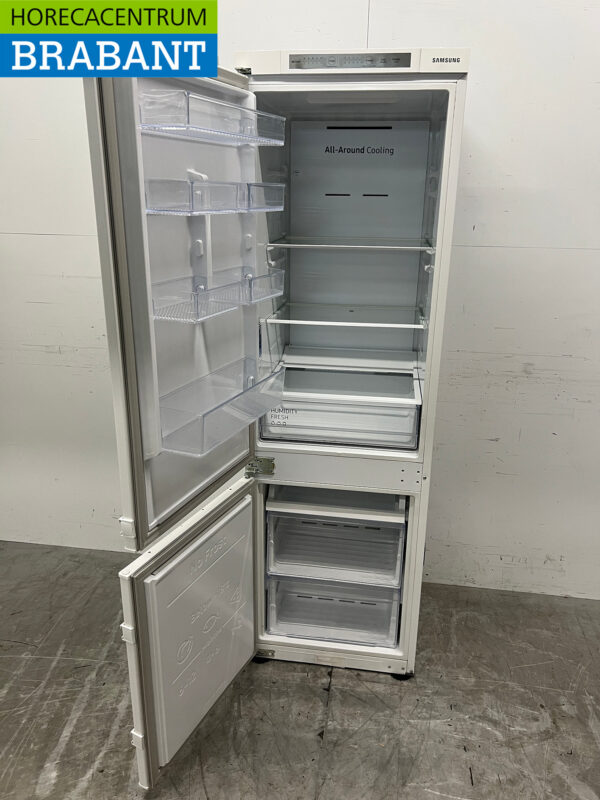 Samsung Réfrigérateur-congélateur encastrable 267 litres 230V – Image 4