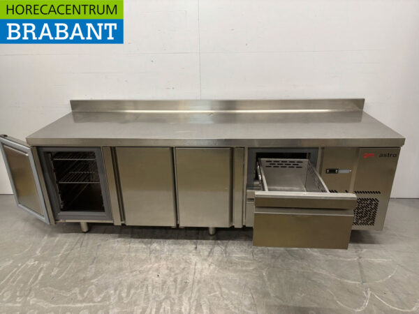 Établi réfrigéré Infrico en acier inoxydable 3 portes et 2 tiroirs 245 cm 230V Horeca – Image 3