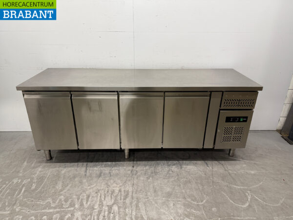 Établi réfrigéré Maxxfrost en acier inoxydable 4 portes 223 cm 230V Horeca