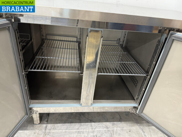 Établi réfrigéré Maxxfrost en acier inoxydable 4 portes 223 cm 230V Horeca – Image 5