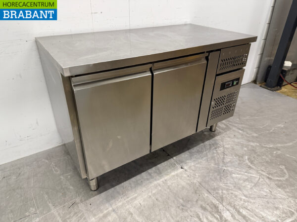 Établi réfrigéré Maxxfrost en acier inoxydable 2 portes 136 cm 230V Horeca – Image 3