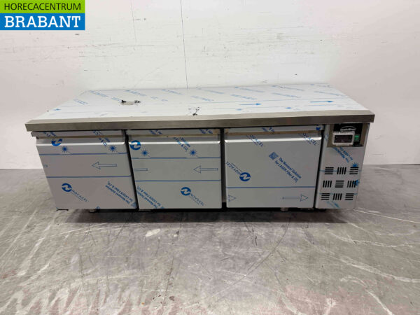 Réfrigérateur Combisteel en acier inoxydable Modèle bas 3 portes 160 cm 230V Horeca