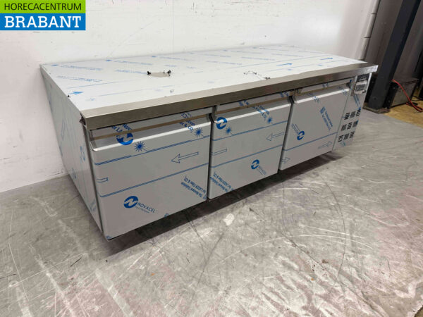 Réfrigérateur Combisteel en acier inoxydable Modèle bas 3 portes 160 cm 230V Horeca – Image 3
