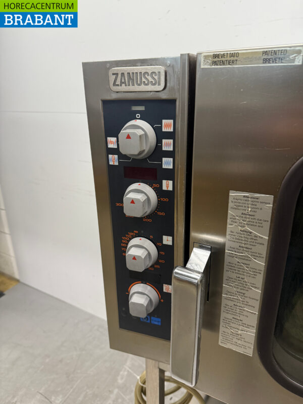 Four mixte Zanussi en acier inoxydable 6 x 1/1 GN avec adoucisseur d'eau 400V Horeca – Image 4