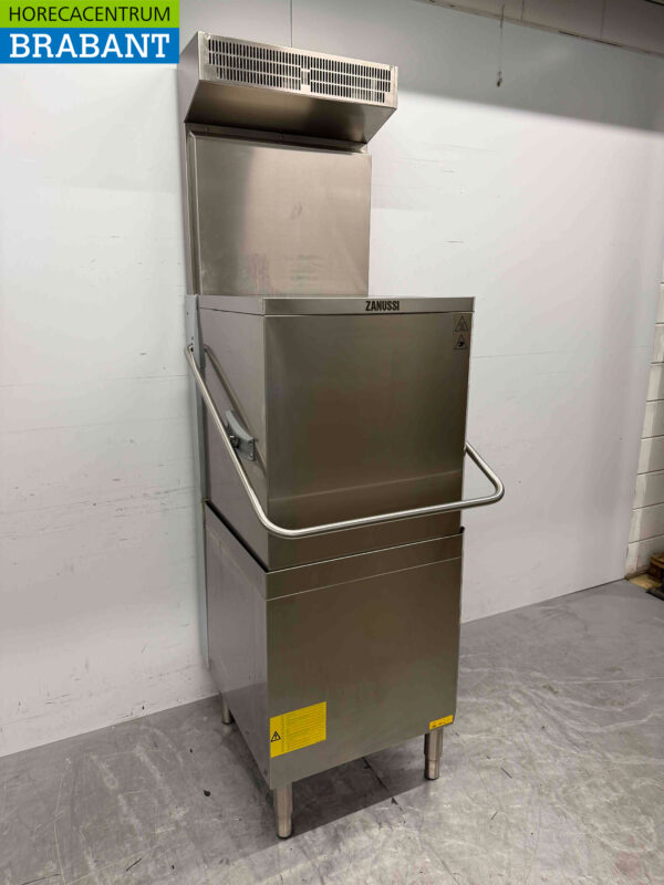 Lave-vaisselle à passage Zanussi en acier inoxydable avec récupération de chaleur 400V Horeca – Image 3