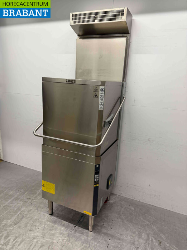 Lave-vaisselle à passage Zanussi en acier inoxydable avec récupération de chaleur 400V Horeca – Image 2