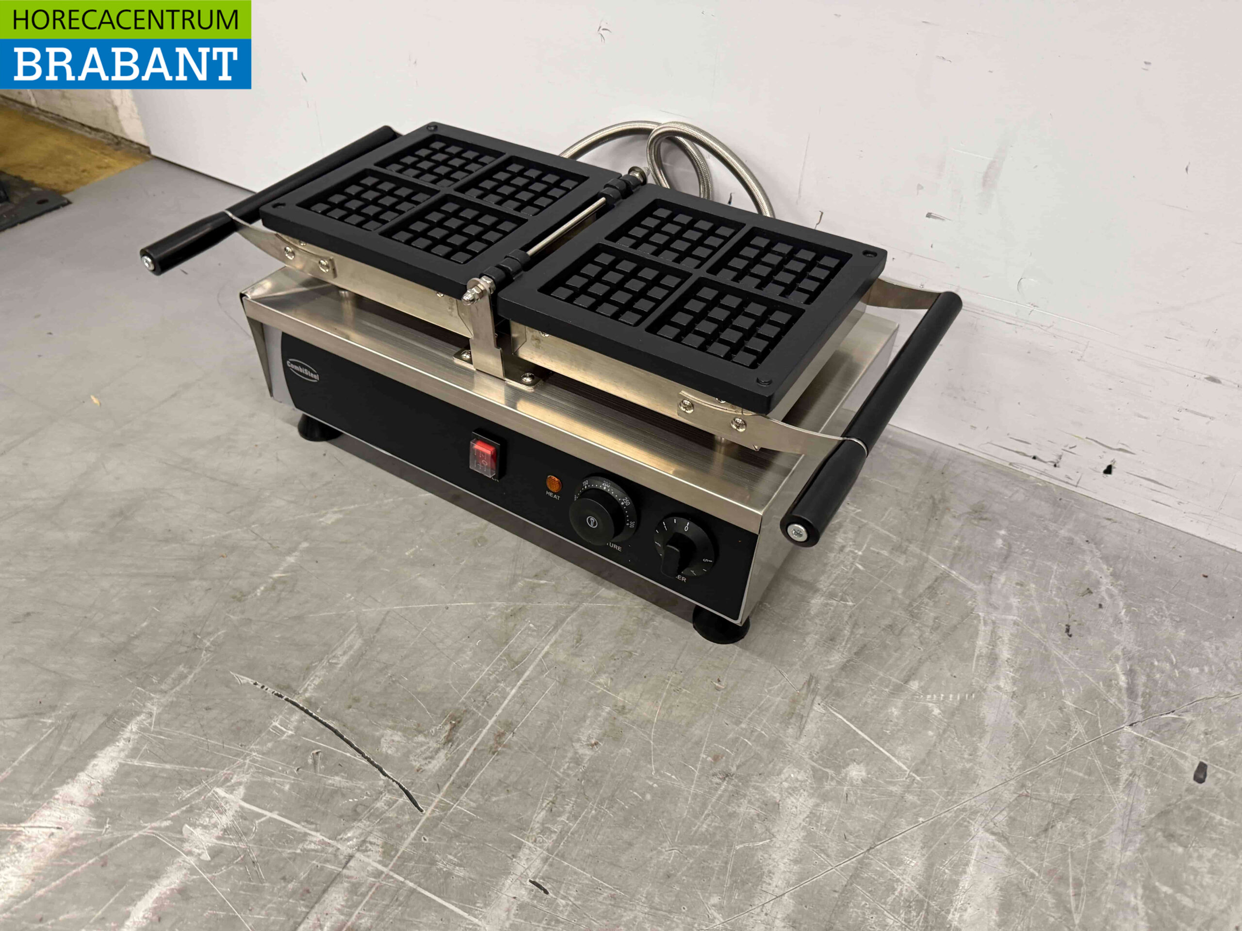 Gaufrier inclinable Combisteel en acier inoxydable avec minuterie 230V Horeca – Image 3