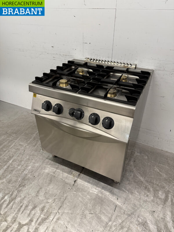Cuisinière à gaz Zanussi en acier inoxydable à 4 feux avec four 3 x 2/1 GN GAS Horeca – Image 2