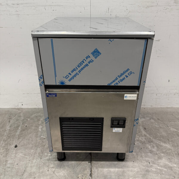 Machine à glaçons Combisteel en acier inoxydable 32 kg/pj 230V Horeca