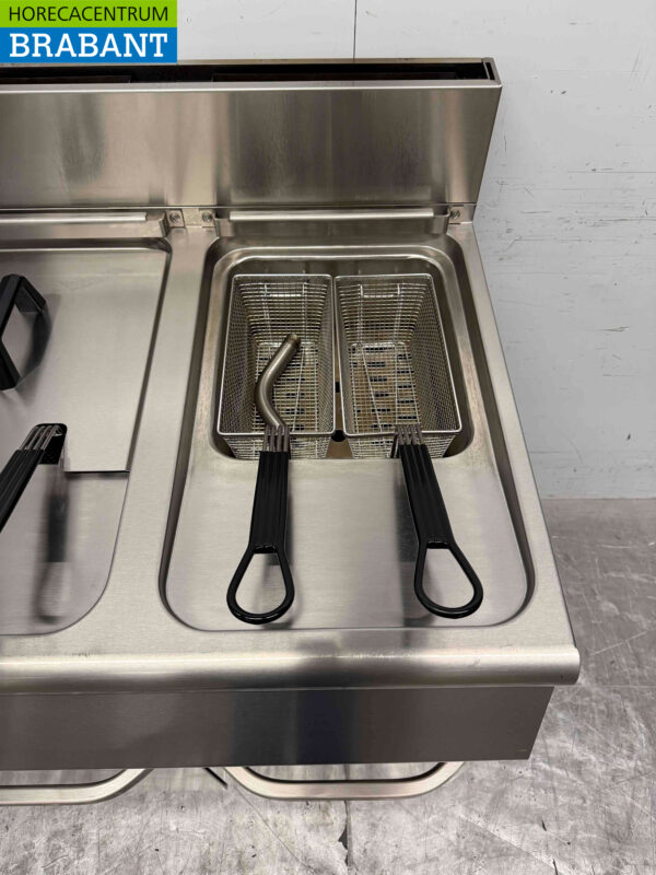 Friteuse double Combisteel en acier inoxydable 2 x 15 litres GAS Restauration – Image 4