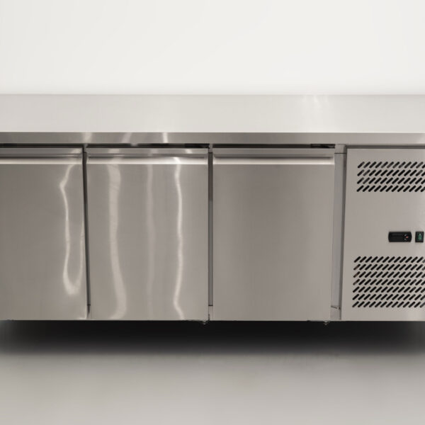 Banc de congélation en acier inoxydable 3 portes 1/1 gastronorm 179,5 cm Restauration