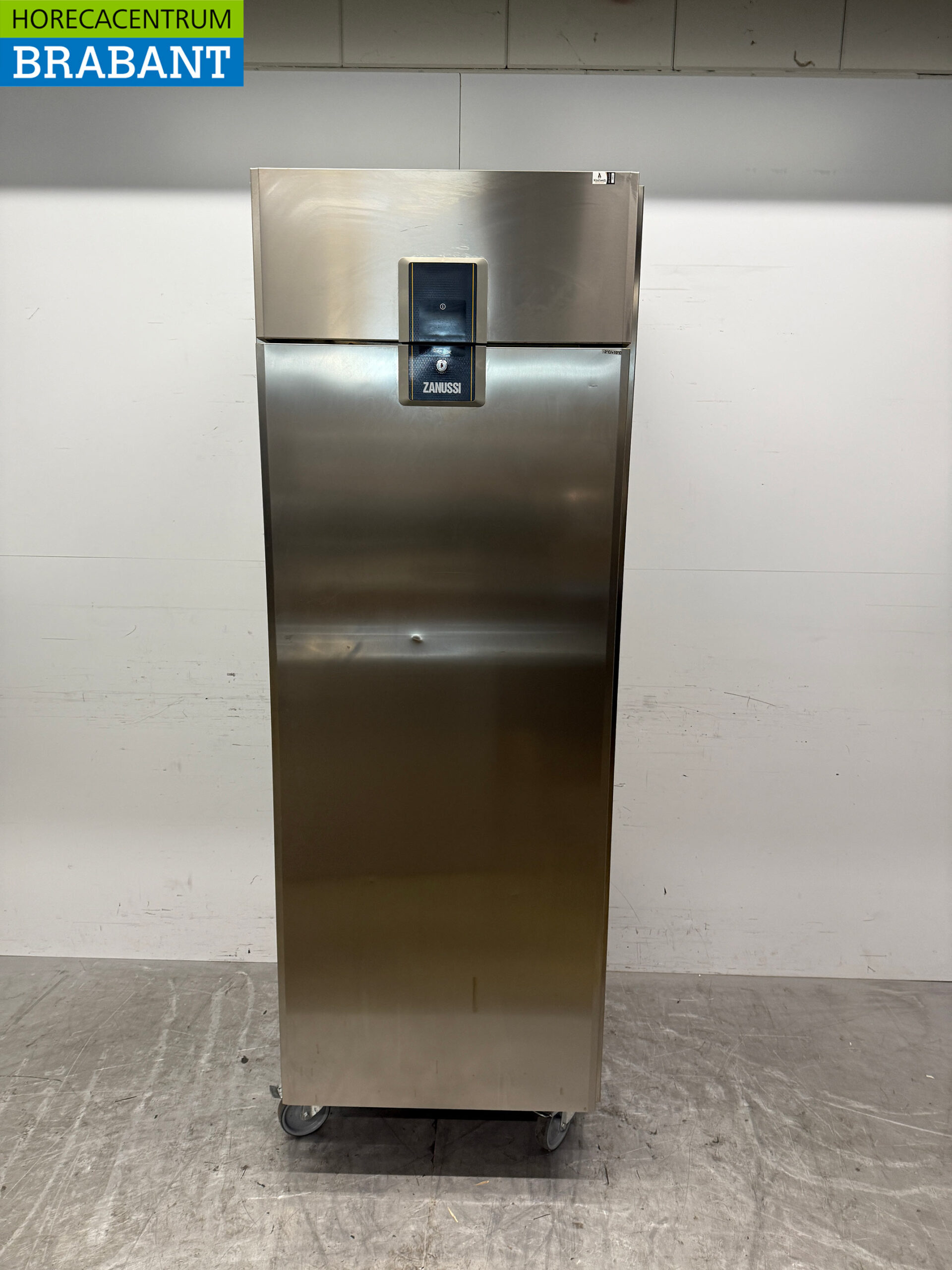 Réfrigérateur Zanussi en acier inoxydable Mobile 670 litres 230V Horeca