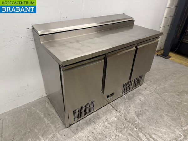 Amitek Saladette en acier inoxydable Établi réfrigéré 3 portes 136,5 cm 230V Horeca – Image 3