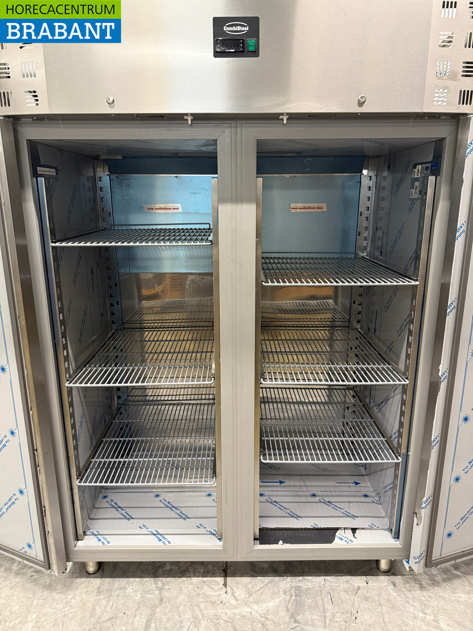 Combisteel en acier inoxydable Congélateur double porte 1400 litres 230V Horeca – Image 4