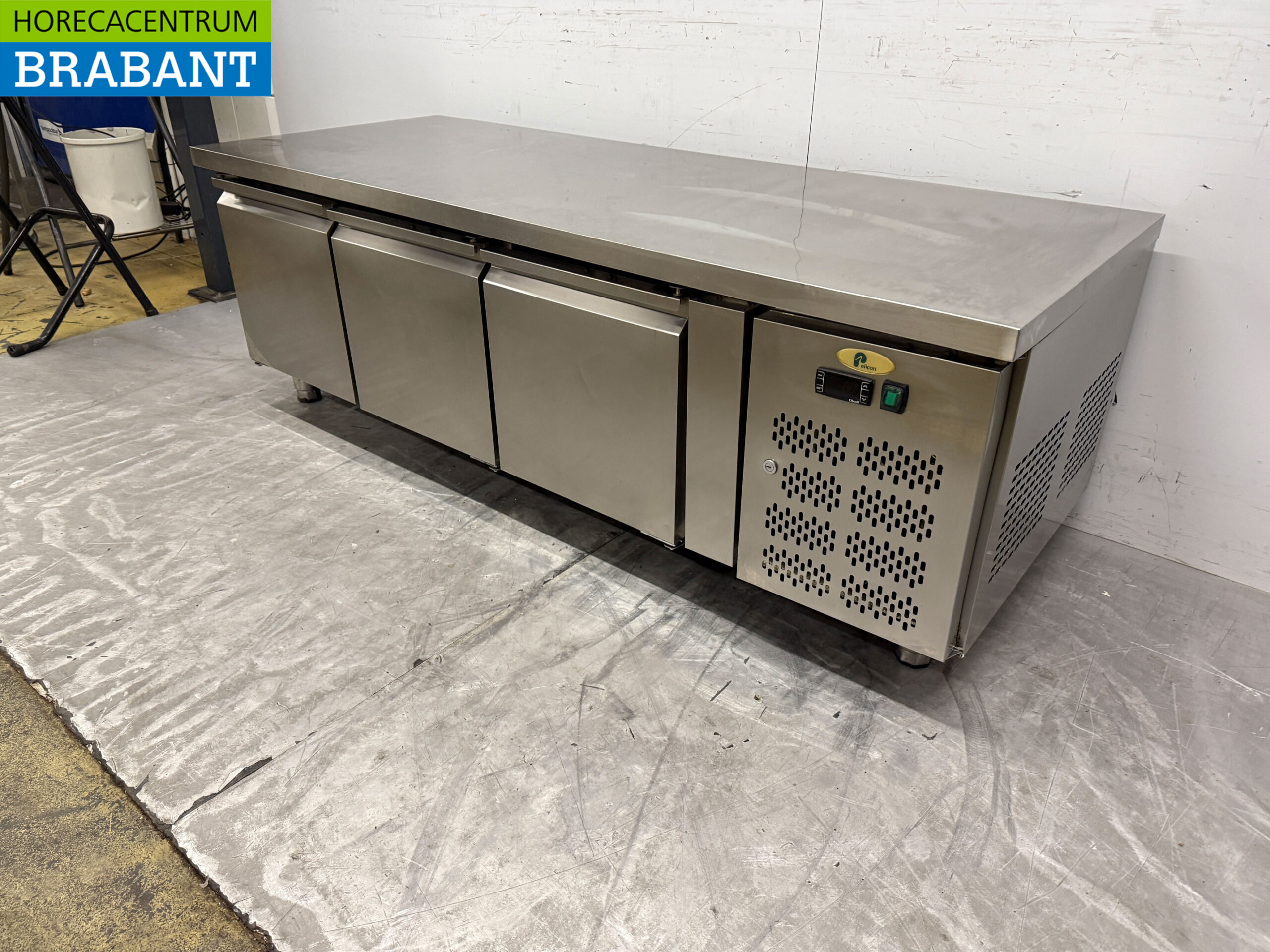 Etabli réfrigéré Ecofrost en acier inoxydable 3 portes et 179,5 cm 230V Horeca – Image 2