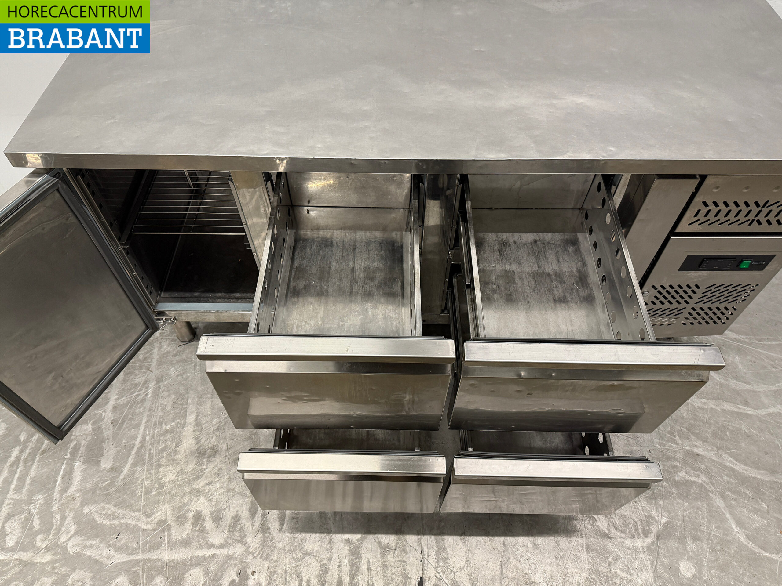 Établi réfrigéré Maxxfrost en acier inoxydable 1 porte et 4 tiroirs 179,5 cm 230V Horeca – Image 4