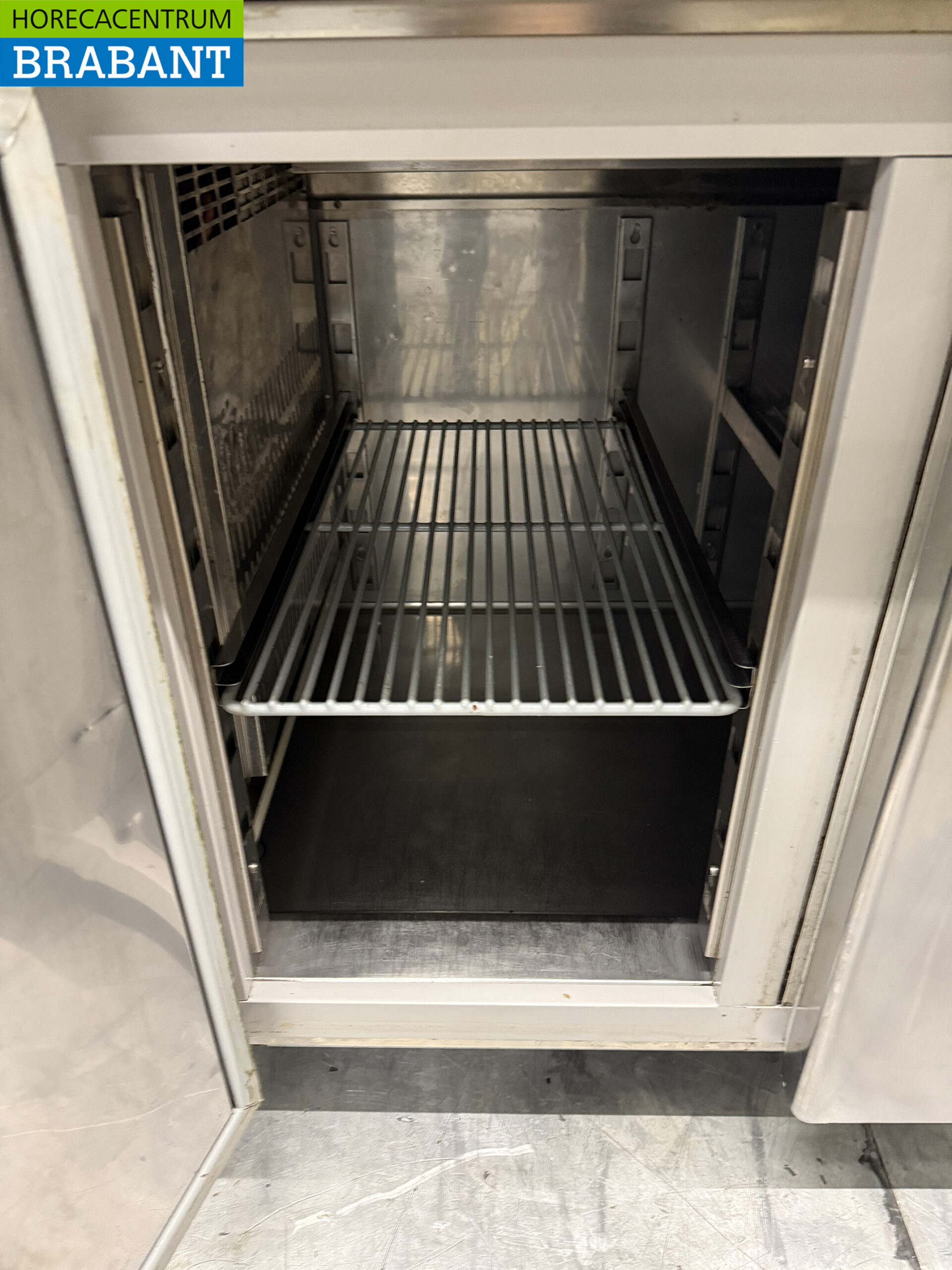 Établi réfrigéré Diamond en acier inoxydable avec saladiere 4 portes 219 cm 230V Horeca – Image 6