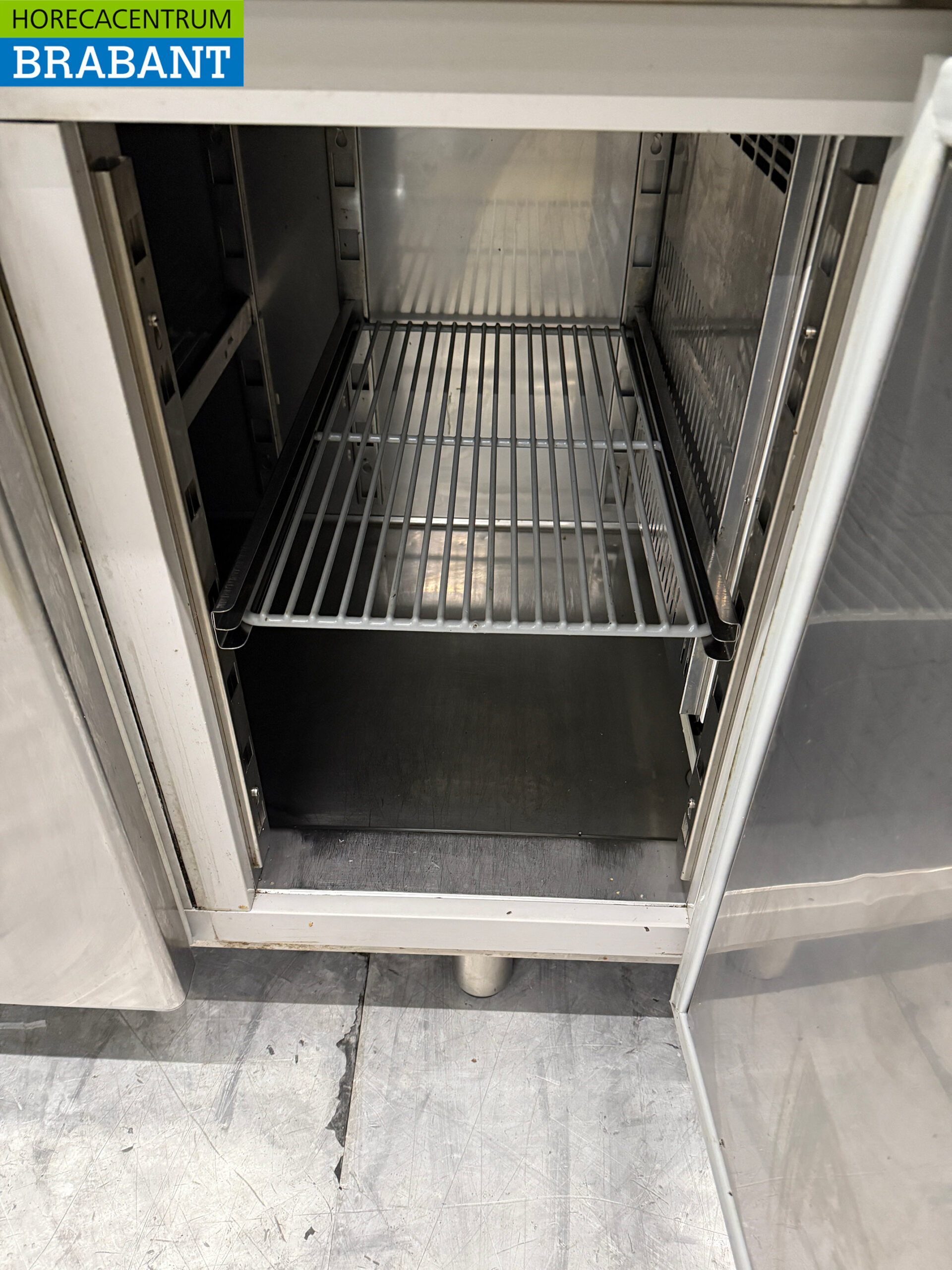 Établi réfrigéré Diamond en acier inoxydable avec saladiere 4 portes 219 cm 230V Horeca – Image 7