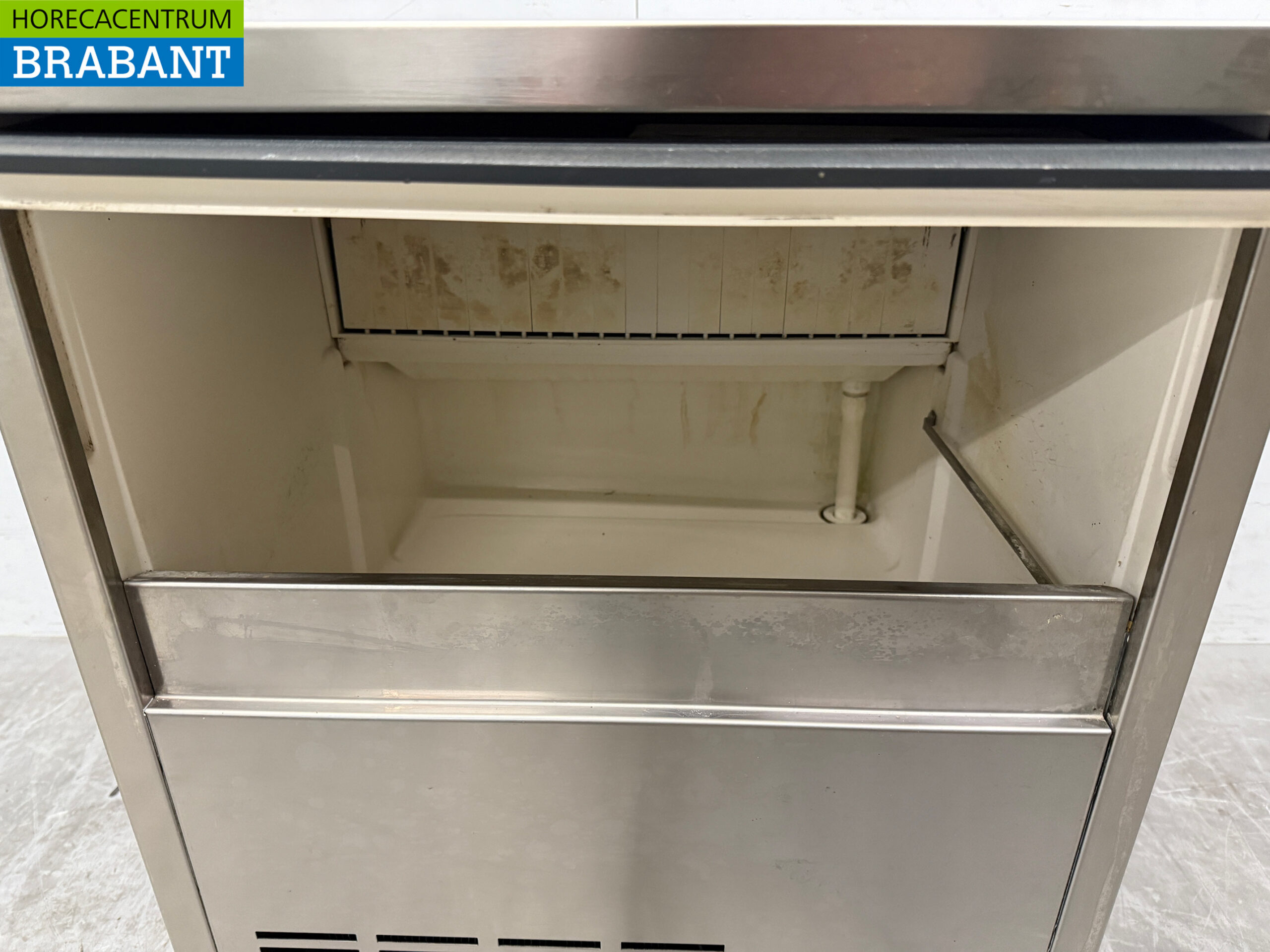 Machine à glaçons en acier inoxydable 45 kg/24h et soute 15 kg 230V Horeca – Image 4