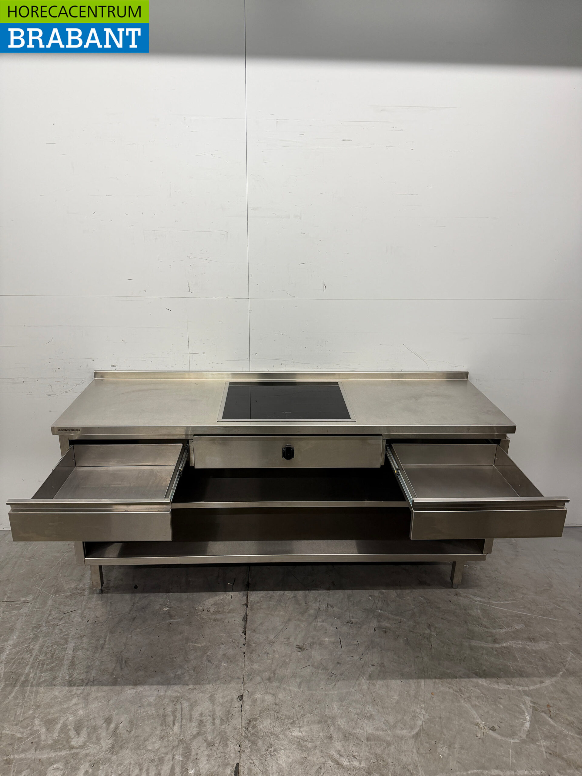 Table de travail en acier inoxydable avec plaque de cuisson à induction intégrée 188 cm 400V Horeca – Image 4