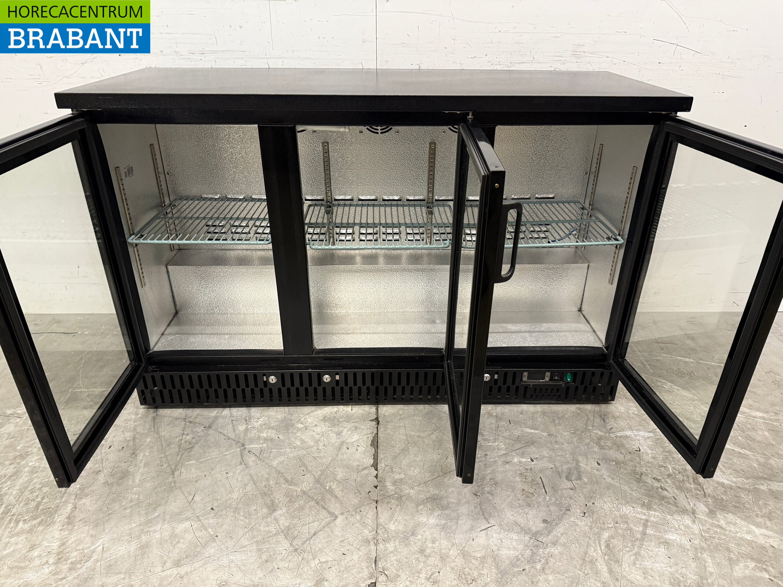 Maxima Bar Cooler 3 portes battantes en verre 135 cm 230V Horeca – Image 4