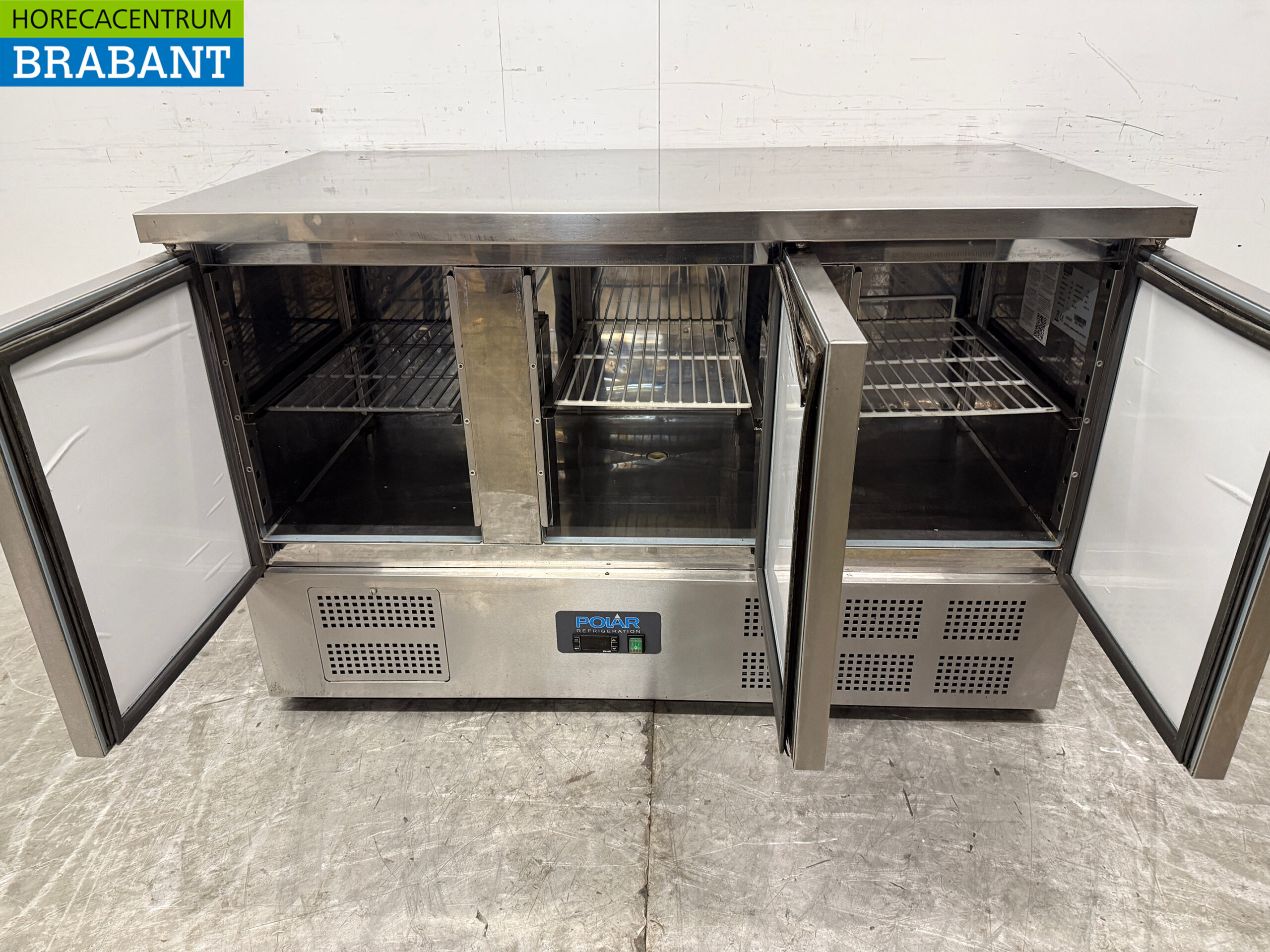 Établi réfrigéré Polar en acier inoxydable 3 portes 137 cm 230V Horeca – Image 4